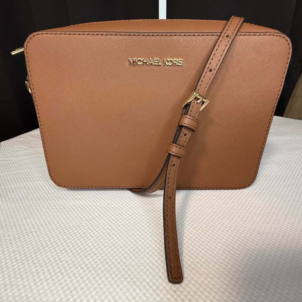 Jet set large saffiano leather